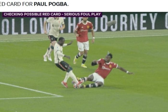 Gelandang Manchester United, Paul Pogba, melakukan pelanggaran keras terhadap pemain Liverpool, Naby Keita.