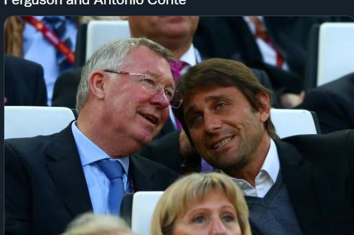 Antonio Conte dan eks pelatih Manchester United, Sir Alex Ferguson, saat berada dalam satu tribune di stadion.