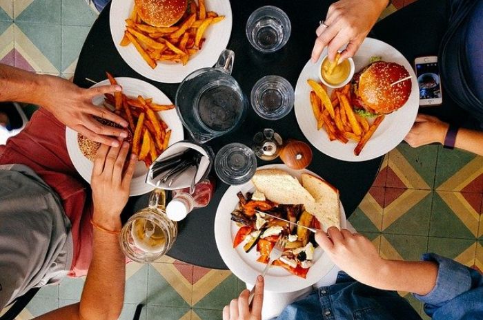 Makan dalam Mimpi: Mengungkap Makna Tersembunyi