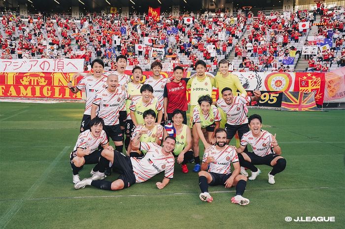 Para pemain klub Liga Jepang, Nagoya Grampus.