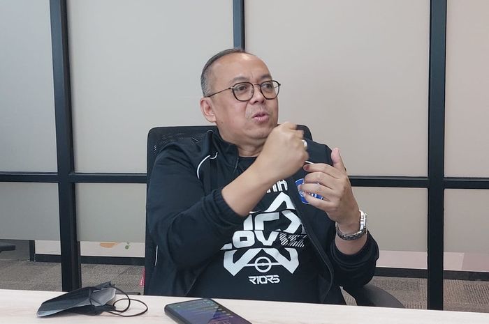 Direktur Utama PT Liga Indonesia Baru (LIB), Akhmad Hadian Lukita saat menemui awak media di Kantor PT LIB, Menara Mandiri, Jakarta Selatan, Jumat (29/10/2021).