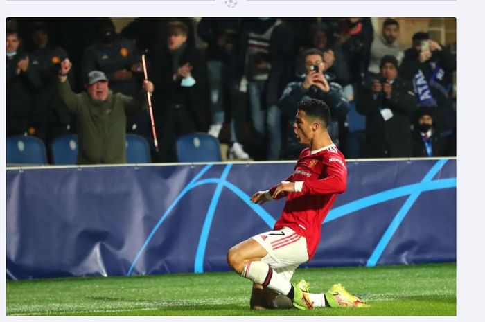 Bintang Manchester United, Cristiano Ronaldo, kala merayakan golnya ke gawang Atalanta.