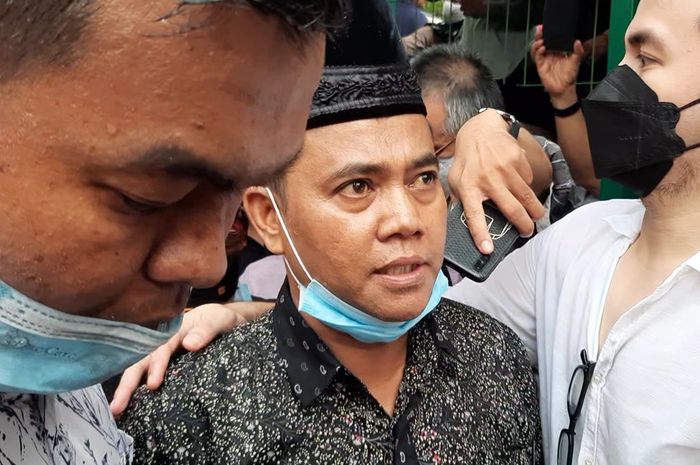 Ayah <a href='https://manado.tribunnews.com/tag/bibi-ardiansyah' title='Bibi Ardiansyah'>Bibi Ardiansyah</a>, Faisal, saat ditemui Grid.ID di pemakaman, Jakarta Selatan, Jumat (5/11/2021).