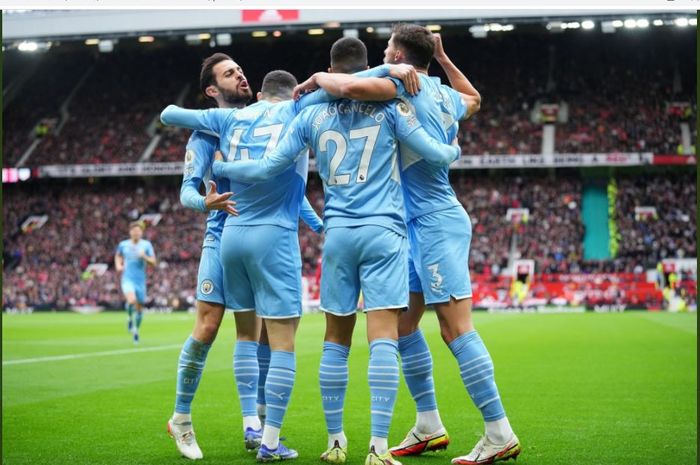 Para pemain Manchester City merayakan gol ke gawang Manchester United pada pekan ke-11 Liga Inggris 2021-2022, Sabtu (6/11/2021).