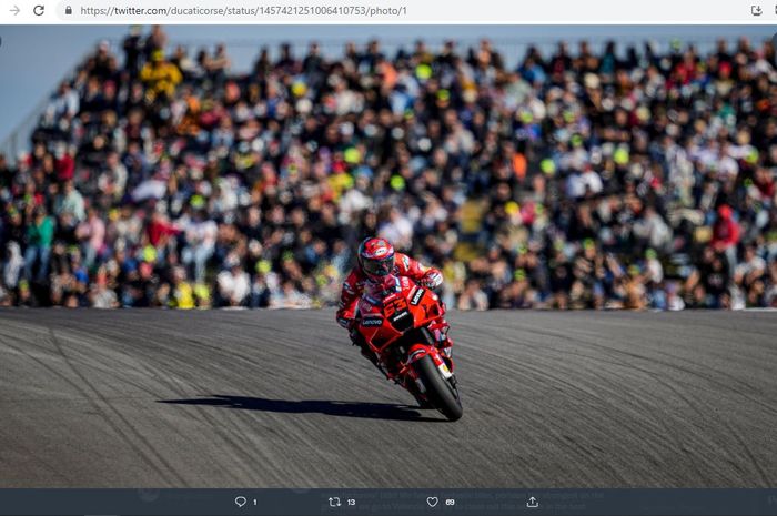 Pembalap Ducati Lenovo, Francesco Bagnaia, saat mengaspal pada MotoGP Algarve 2021 di Sirkuit Algarve, Portimao, Portugal, Minggu (7/11/2021).