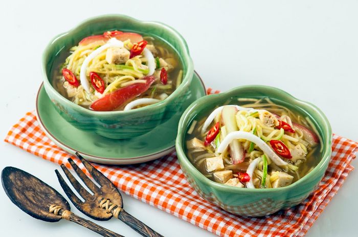 Hidangan asinan kelapa muda kekinian untuk menu buka puasa Ramadan.