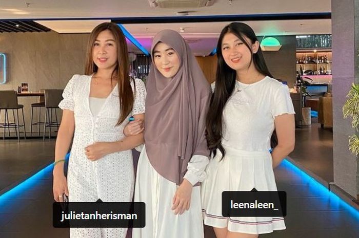 Larissa Chou bersama sang ibu dan adiknya, <a href='https://manado.tribunnews.com/tag/cathleen-tricia' title='Cathleen&nbsp;Tricia'>Cathleen&nbsp;Tricia</a>