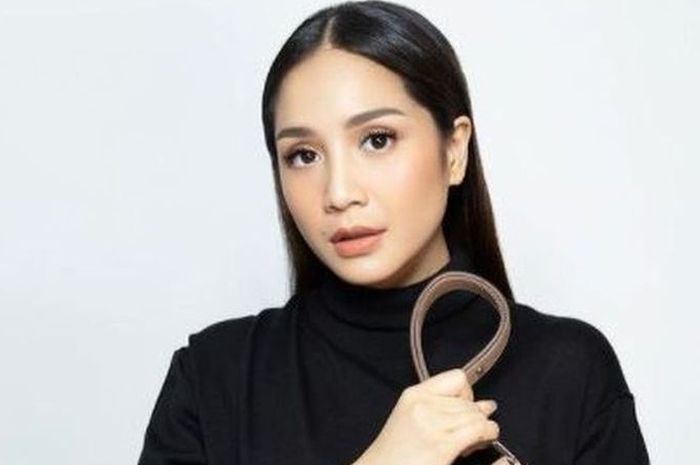 Ramalan Nagita Slavina Hari Ini: Kehidupan Asmara Aquarius Ada di