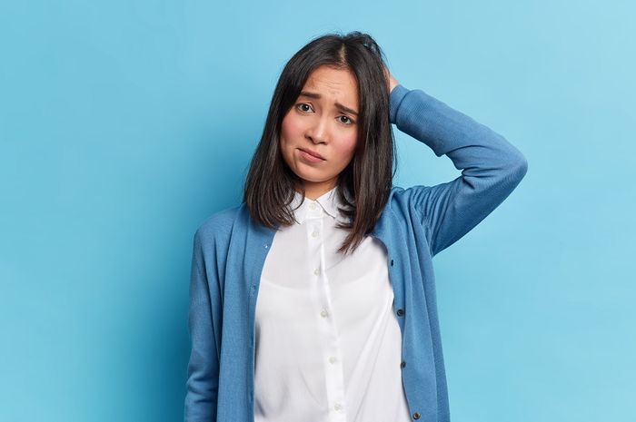 4 Rekomendasi Sampo untuk Menghilangkan Ketombe Gatal yang Mengganggu