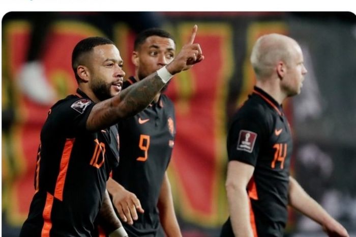 Selebrasi penyerang Belanda, Memphis Depay, usai menjebol gawang Montenegro di kualifikasi Piala Dunia 2022.