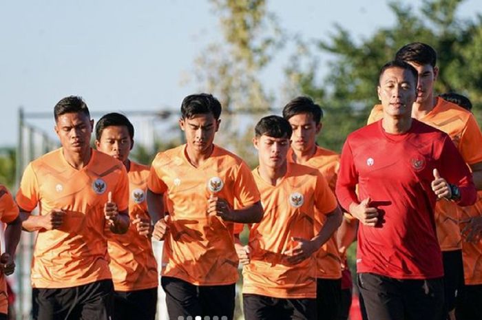 Para pemain Timnas Indonesia berlatih ringan di Antalya, Turki, 13 November 2021.