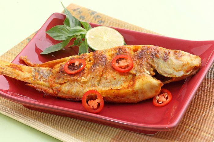 Hidangan ikan bakar bumbu pedas untuk malam Tahun Baru 2023