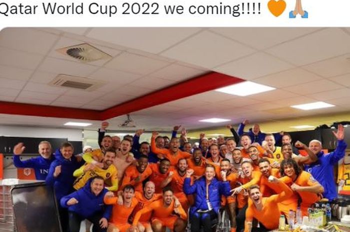 Skuad timnas Belanda merayakan kemenangan atas timnas Norwegia dalam laga Grup G Kualifikasi Piala Dunia 2022 Zona Eropa di Stadion De Kuip, Selasa (16/11/2021).