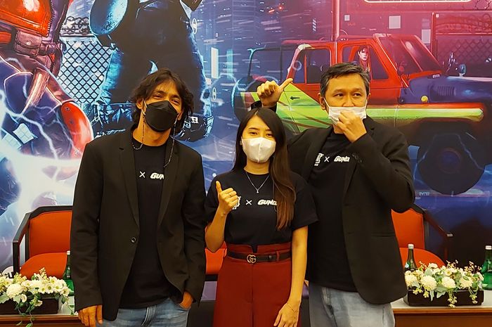 Left to right: Abimana Aryasatya (Gundala actor), Elvarica Noviyanti (Regional Marketing Manager PUBG Mobile) and Agung Rachmawan (VP Licensing & Merchandising Bumilangit) at the PUBG Mobile x Gundala press conference