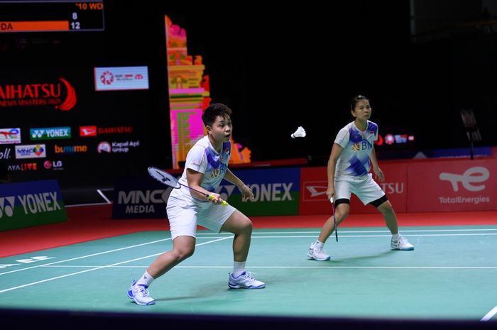 Pasangan ganda putri, Greysia Polii/Apriyani Rahayu, saat tampil pada babak perempat final Indonesia Masters 2021 yang digelar di Bali International Convention Centre, Nusa Dua, Bali, Jumat (19/11/2021).