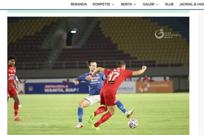 Laga Persib vs Persija dalam lanjutan Liga 1 2021.