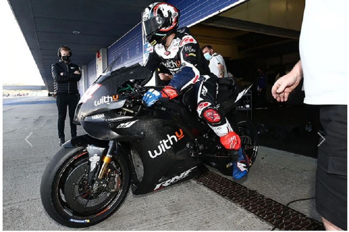 Pembalap RNF Yamaha Andrea Dovizioso saat menjajal motor prototipe YZR-M1 2022 di Tes Jerez.