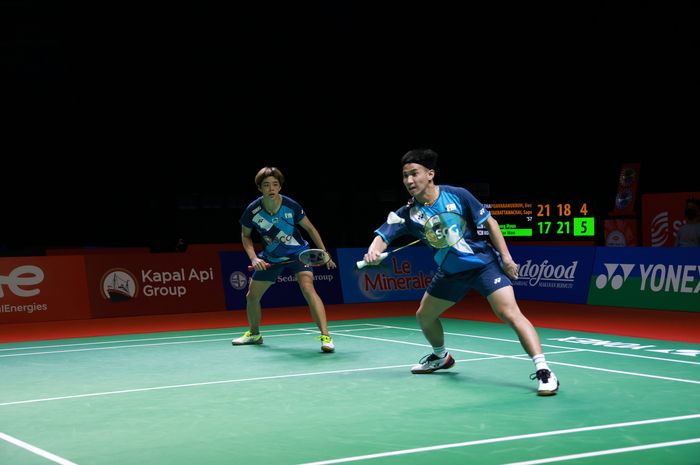 Pasangan ganda campuran Thailand, Dechapol Puavaranukroh/Sapsiree Taerattanachai, saat tampil pada Indonesia Open 2021.