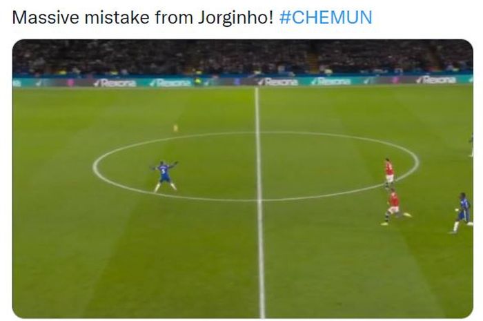 Proses awal blunder Jorginho yang memicu gol Jadon Sancho dalam duel Chelsea vs Manchester United di Liga Inggris (28/11/2021).