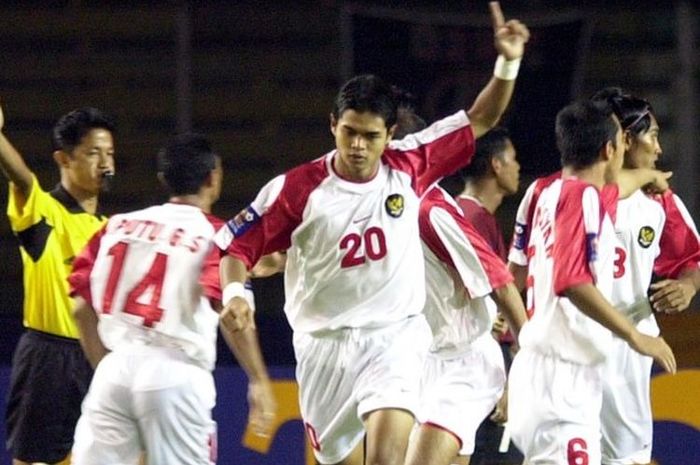 Para pemain timnas Indonesia yang tampil di Piala Tiger 2004 (sekarang Piala AFF).