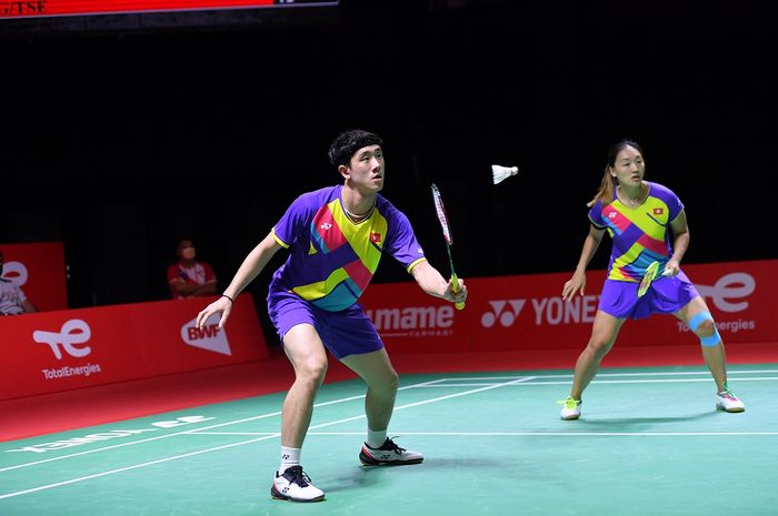 Aksi pasangan ganda campuran Hong Kong, Tang Chun Man/Tse Ying Suet, melaju ke semifinal China Masters 2023