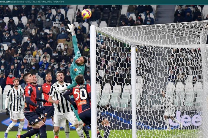 Juan Cuadrado mencetak gol lewat sepak pojok langsung yang membuat Juventus unggul 1-0 atas Genoa.