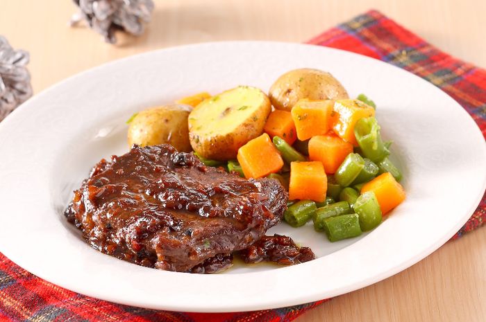 Hidangan bistik daging oriental untuk menu makan malam enak