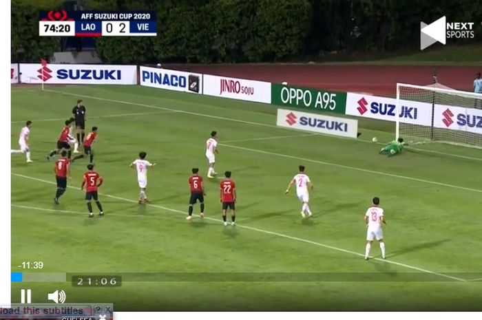 Kegagalan eksekusi penalti yang dibuat oleh pemain Vietnam, Vu Van Thanh.