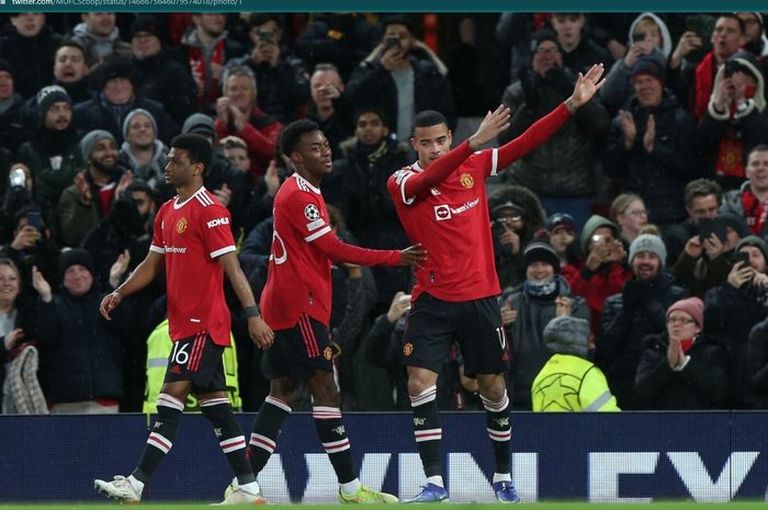 Laga Liga Inggris antara Manchester United dan Brentford resmi ditunda setelah meningkatnya kasus COVID-19 di Old Trafford.