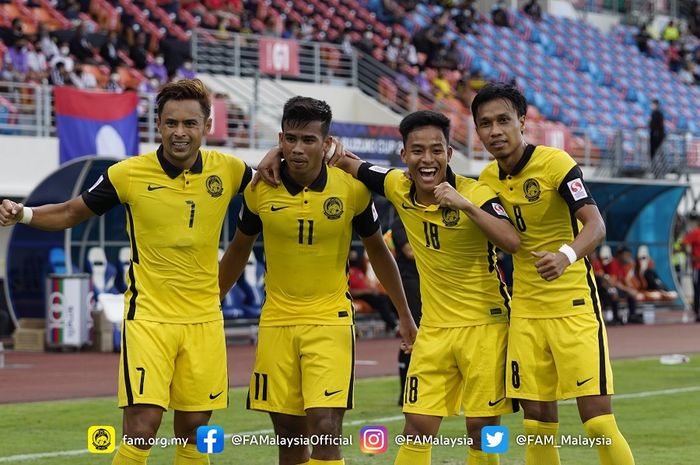 Pemain timnas Malaysia merayakan gol yang dicetak oleh Safawi Rasid ke gawang Laos pada Piala AFF 2020