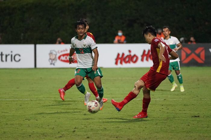 Timnas Indonesia saat melawan Vietnam dalam laga Grup B Piala AFF 2020, di Stadion Bishan, Singapura, Rabu (15/12/2021).