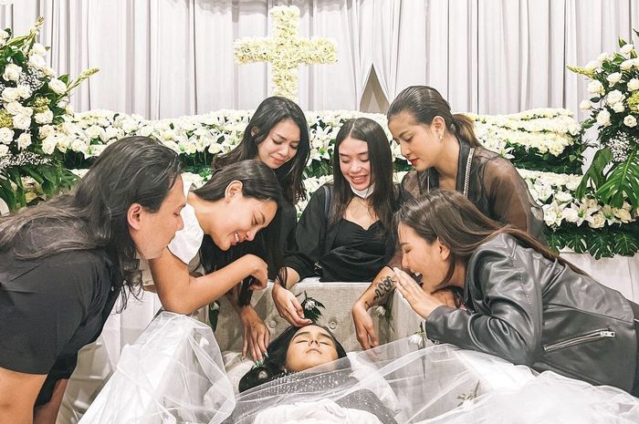 Foto Jenazah Laura Anna Sebelum Dikremasi Picu Emosi ke Gaga, Keluarga