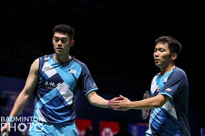 Ganda putra Taiwan, Lee Yang/Wang Chi-Lin, saat tampil pada perempat final Kejuaraan Dunia 2021, Jumat (17/12/2021)