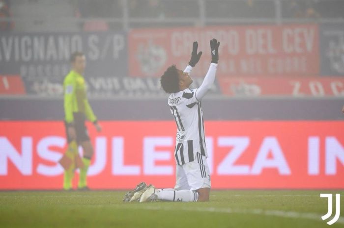 Juventus berhasil selevel dengan pasukan Jose Mourinho setelah sukses melumat Bologna pada pekan ke-18 Liga Italia 2021-2022.