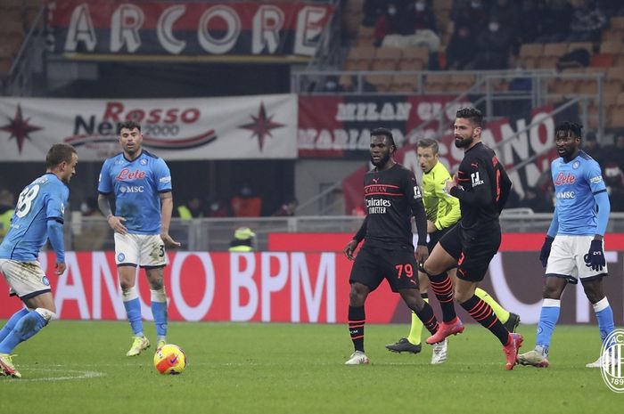 Napoli sukses menundukkan AC Milan 1-0 di San Siro dalam lanjutan Liga Italia 2021-2022.