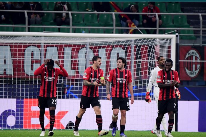 AC Milan tengah mengalami grafik penurunan performa di Liga Italia 2021-2022.
