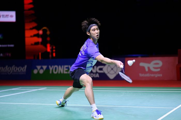 Pebulu tangkis tunggal putra Singapura, Loh Kean Yew, pada Indonesia Open 2021 di Bali International Convention Centre, Nusa Dua.