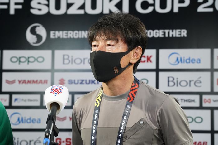Pelatih timnas Indonesia, Shin Tae-yong, saat mengikuti konferensi pers di Piala AFF 2020