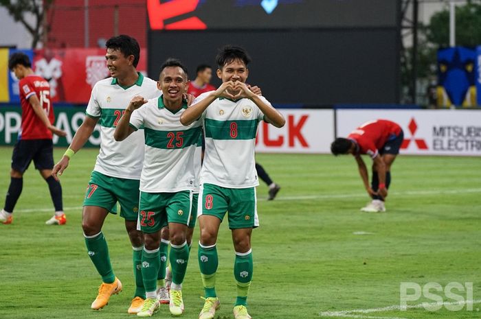 Witan Sulaeman merayakan gol yang dicetaknya untuk timnas Indonesia di Piala AFF 2020.