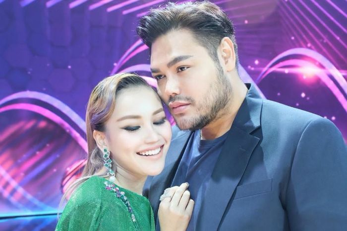 Ayu Ting Ting ajak Ivan Gunawan punya anak bersama