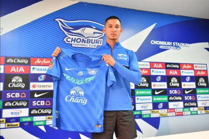 Faiq Bolkiah, pesepak bola terkaya dunia dari Brunei, resmi bergabung dengan klub Thailand, Chonburi FC.