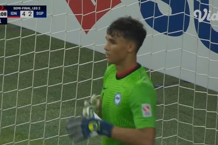 Ikhsan Fandi saat menjadi kiper dadakan Singapura (25/12/2021). 