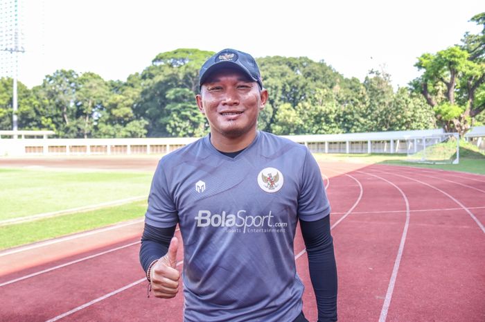 Pelatih timnas wanita Indonesia, Rudy Eka Priyambada, ketika ditemui di Stadion Madya, Senayan, Jakarta, 7 Januar 2022.