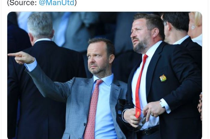 Posisi Ed Woodward (kiri) akan digantikan Richard Arnold (kanan) sebagai CEO baru Manchester United.