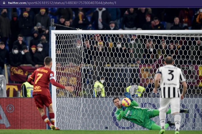 Kiper Juventus, Wojciech Sczczesny, berhasil menggagalkan eksekusi penalti dari pemain AS Roma pada giornata ke-21 Liga Italia.