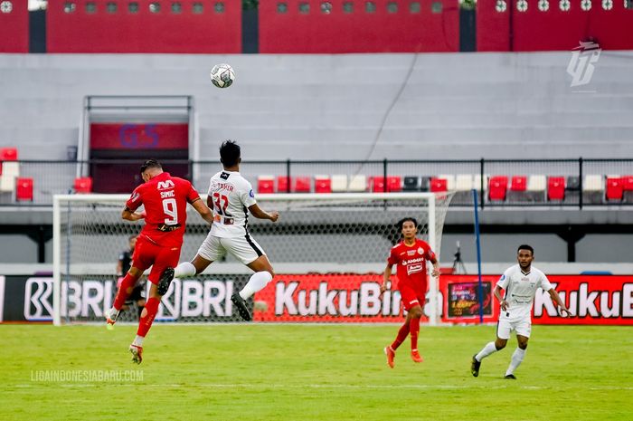 Laga Persipura Jayapura vs Persija Jakarta pada pekan ke-19 Liga 1 2021