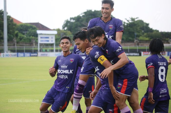 Persita Tangerang Vs Persela Lamongan pada laga pekan ke-19 Liga 1 2021-2022 di Stadion I Gusti Ngurah Rai, Denpasar, Bali, Selasa (11/1/2022).