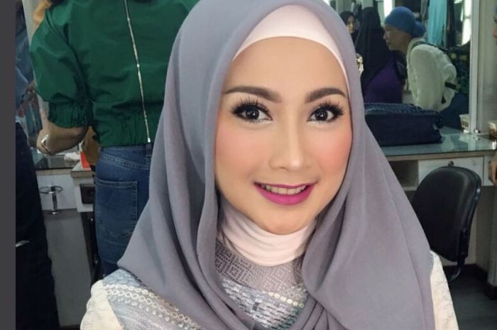 Pernah Lama Menjalin Cinta dengan Irwan Mussry, Desy Ratnasari