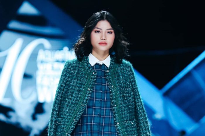 Nguyen Thi Tuyet tampil di Vietnam International Fashion Week akhir tahun 2019. 