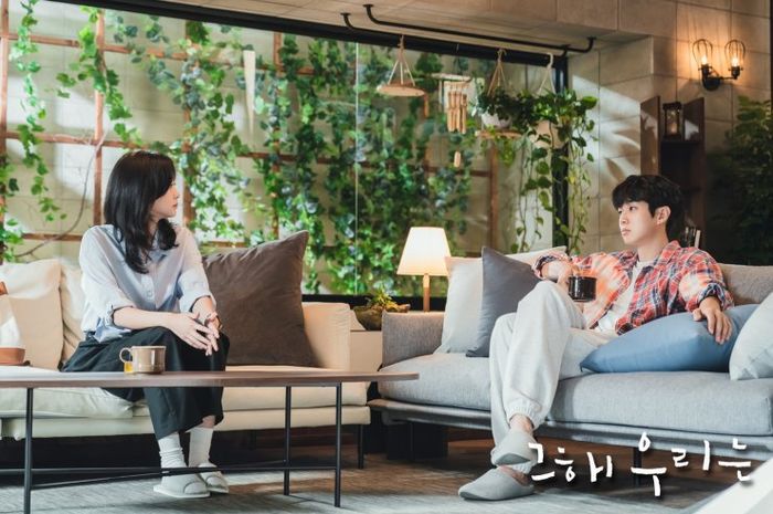 Sinopsis Drama Korea Our Beloved Summer Episode 14, Choi Ung Bertanya
